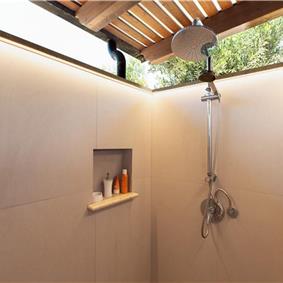 3 bedroom villa with pool and tennis court in Sicily, sleeps 6-8